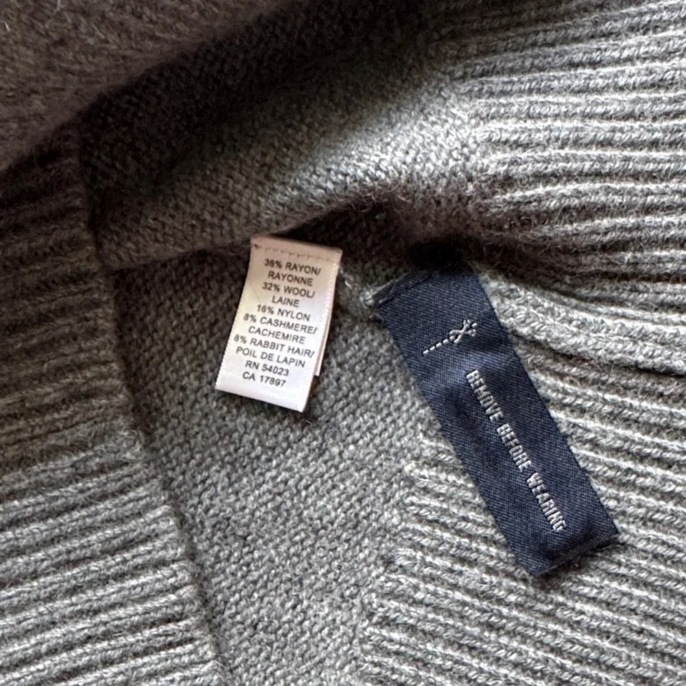 Banana Republic Dark Gray V-Neck Sweater with Elbow Patches Men’s M EUC